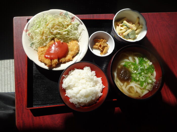 定食でも冷たいうどんを( ^^) _U~~
